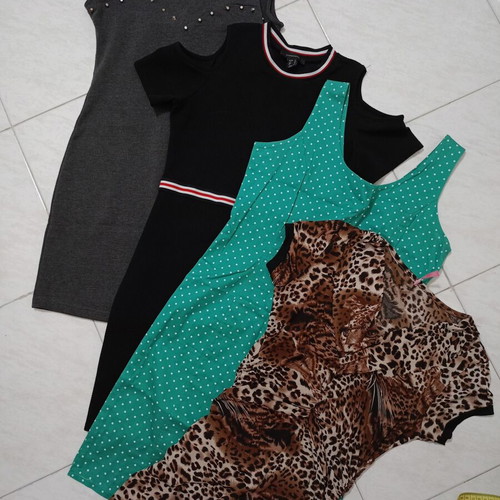 Mini dresses pack of 4 size S like new, colorful and green