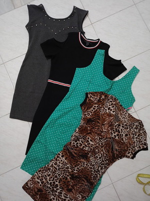 Mini dresses pack of 4 size S like new, colorful and green