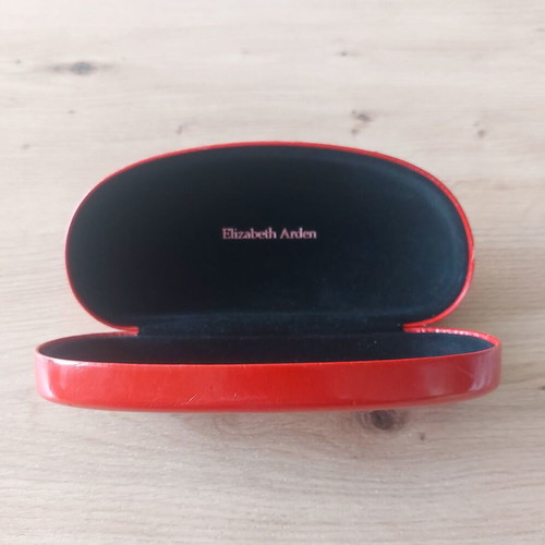 Elizabeth Arden glasses case