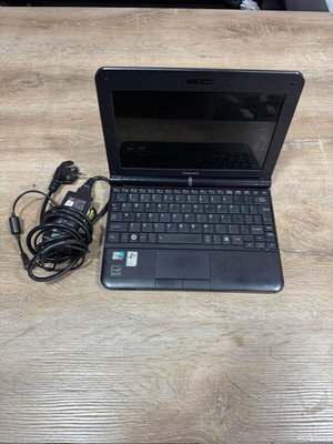 Toshiba NB200-10P Compact Netbook used with Ubuntu Linux