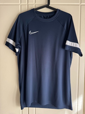 Σετ ποδοσφαιρική μπλούζα (L) και σορτς (S) Nike Dry Academy 21, Μπλε