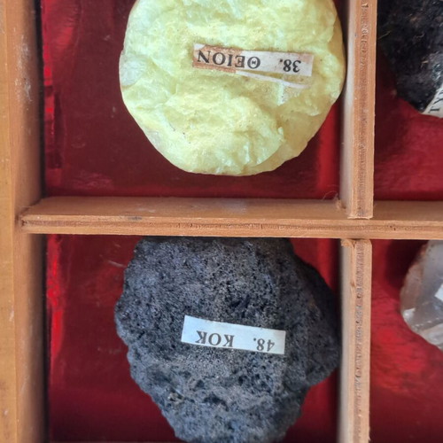 Mineral and rock collection from 60s-70s, like new