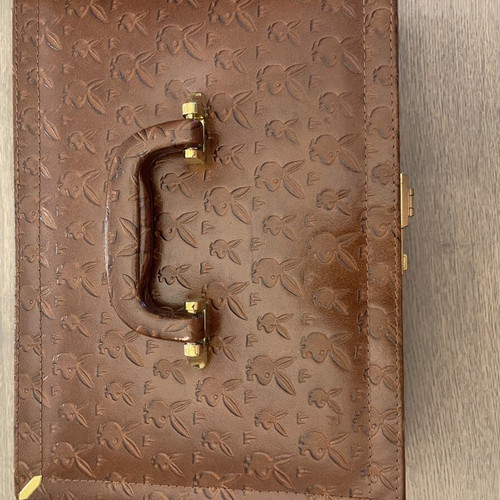 Leather Jewelry Box 100% like new with compartments and mirror