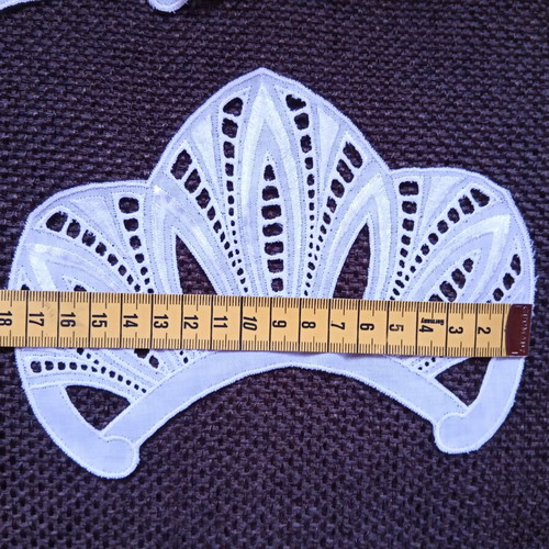 Lace set like new, 24 pieces