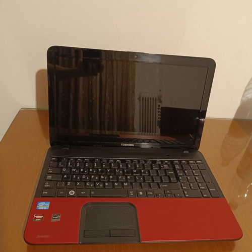 Toshiba Satellite C855-19Z laptop like new with bag, Intel Core i5, 8GB RAM, 480GB SSD