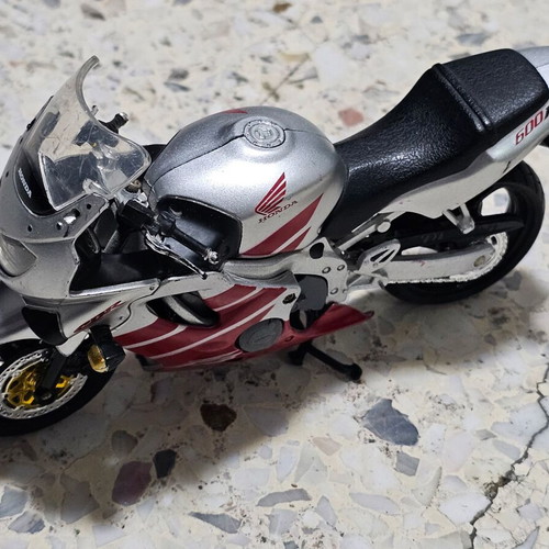 Honda CBR600 F4 1:12 used, in good condition
