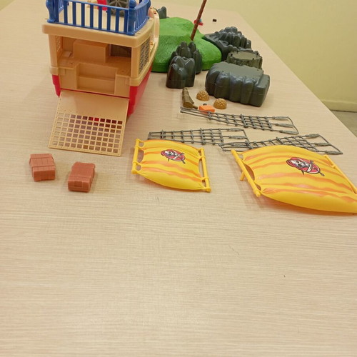 Pirate ship used with buildable island and cargo hold