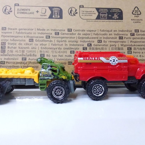 Matchbox toy cars used, set of 4 trucks and construction vehicles