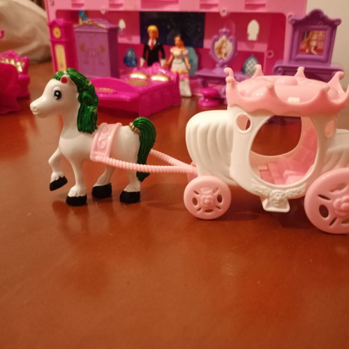 Beauty Castle My Dream playset like new with royal carriage, furniture & figures