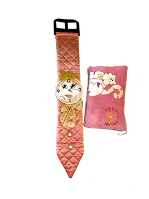 Vintage children's wall clock used with small pillow
