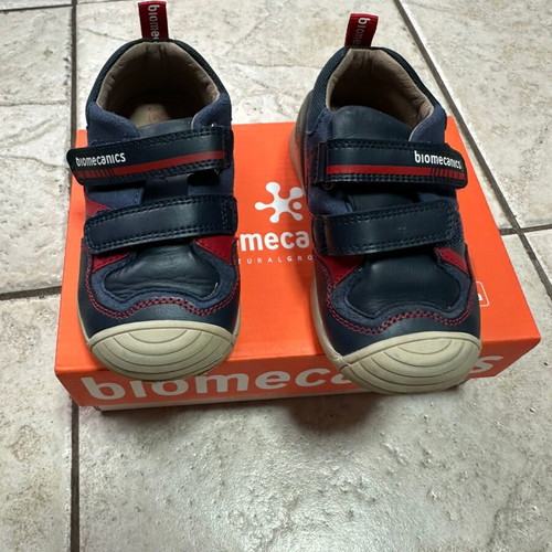 Biomecanics size 24 leather athletic shoes like new, blue and red