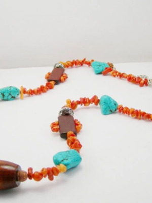 Long necklace with turquoise, red agate semi-precious stones and wooden beads