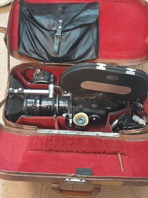 Arriflex Arri 16 BL κινηματογραφική κάμερα με φακό Angenieux zoom και αξεσουάρ μεταχειρισμένη
