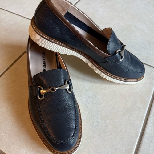 Valleverde leather blue loafers size 39 like new