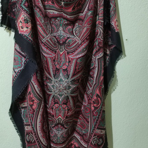 Large women's pashmina like new, multicolor, 115x115 cm