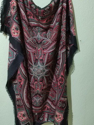 Large women's pashmina like new, multicolor, 115x115 cm