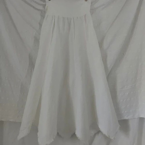 White midi fairy skirt like new with asymmetrical hem