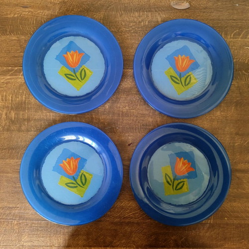Set of 4 vintage Arcopal France plates Tulips design like new