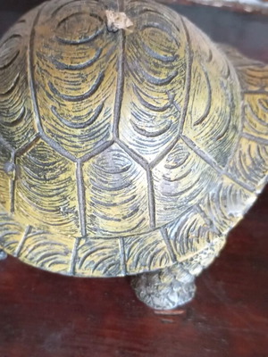 Large turtle candle like new