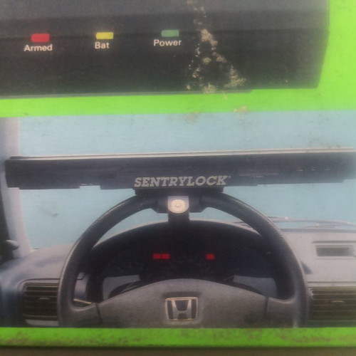 Steering wheel alarm with remote control in excellent condition