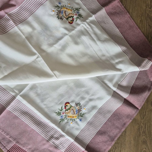Tablecloth checkered with embroidered hens, square 132cm, unused