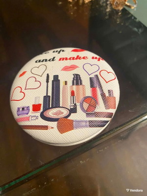 Compact mirror like new