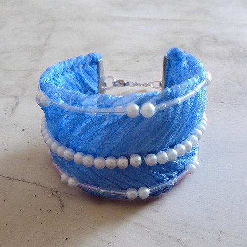 Handmade bracelet with satin ribbon and white pearls new