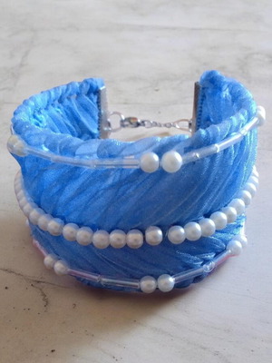 Handmade bracelet with satin ribbon and white pearls new