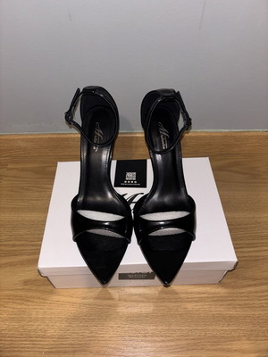 Luigi pointed black sandals size 39