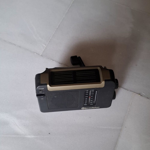 Roadstar TRA-500DS Portable Radio like new with Solar Panel and Crank