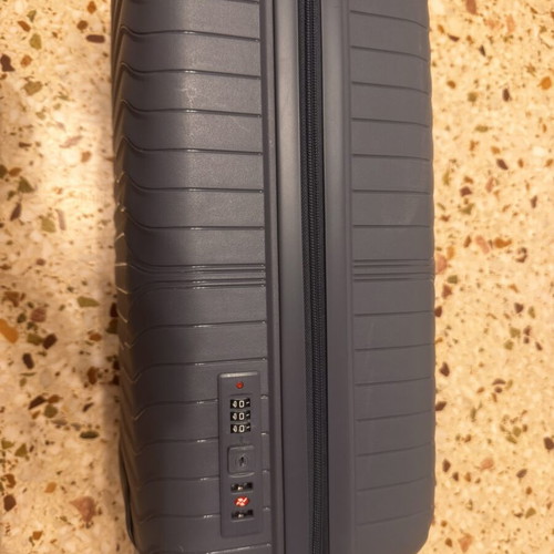 8 kg suitcase