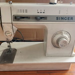 Singer Merritt 2604C sewing machine like new, electric with foot pedal