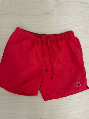 Red waterproof bermuda shorts size L like new