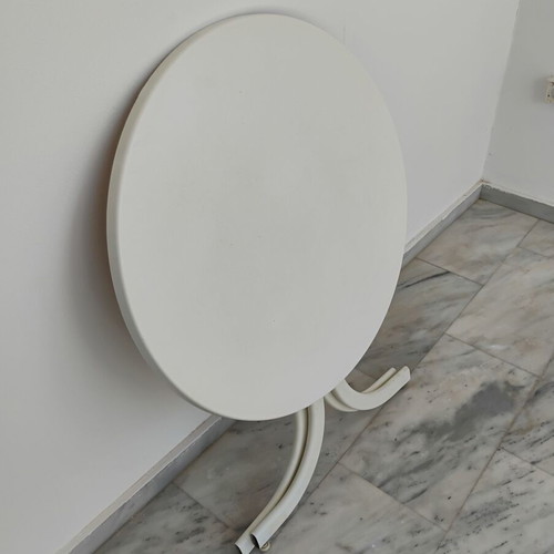 Folding table polypropylene with iron base, like new, 92 cm diameter