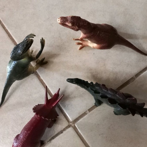 Dinosaur figures pack of 10 like new