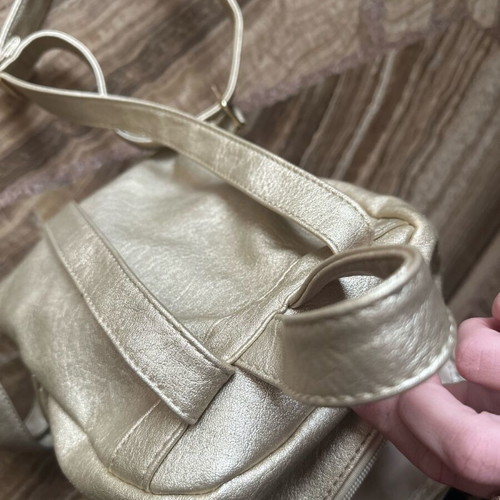Backpack like new, gold color