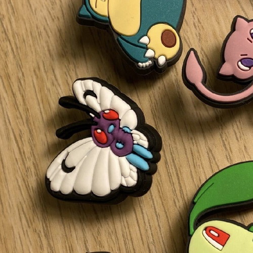 Pokemon Pin Croc Set like new