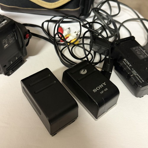 Vintage video camera Sony used with 2 batteries, door issue
