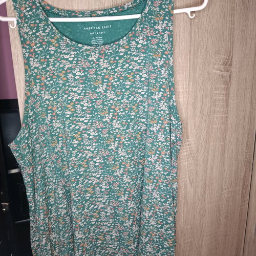 American Eagle sleeveless top like new, multicolor green