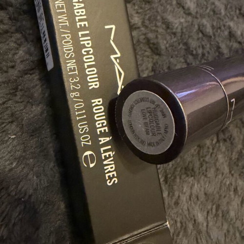 MAC Huggable Lipcolour lipstick Love Beam new