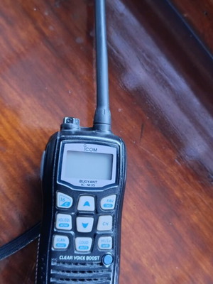 VHF Icom Marine like new with charger and buoyant feature