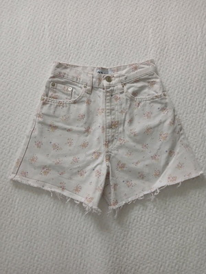 Zara high-waisted floral white shorts like new, size 32