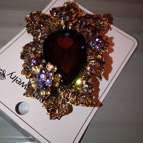 Brooch medallion Violet Rouge new with multicolor crystals