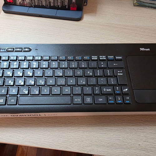 Trust Veza Wireless Keyboard with Touchpad like new, Greek layout