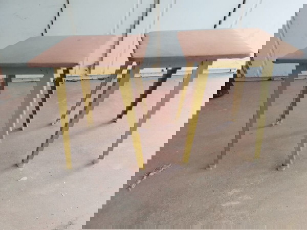 Σετ 2 τραπεζάκια - σκαμπό