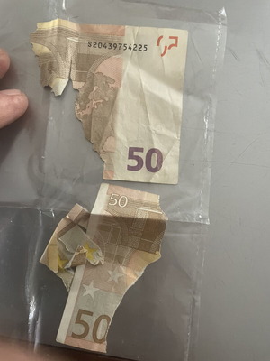 50 ευρώ χαρτονόμισμα μεταχειρισμένο, μερικώς κατεστραμμένο