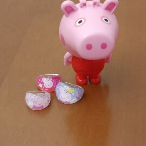 Peppa Pig figure with 3 children's rings like new