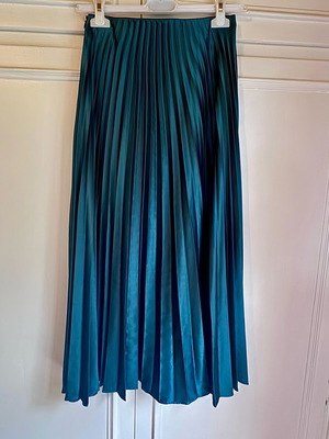 Midi pleated skirt Zara like new, green, satin, size XS