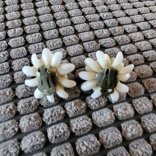 Vintage white clip-on earrings used, old style