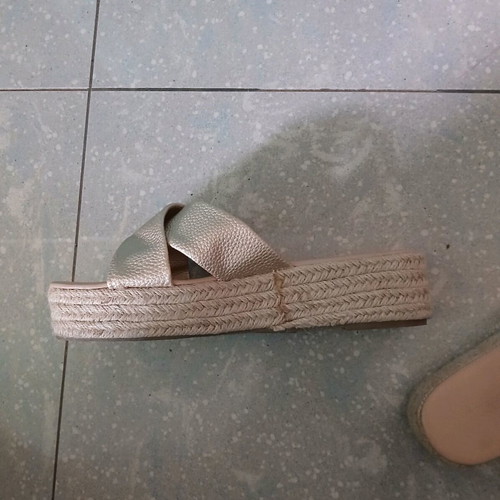 Justfab platform sandals size 40 like new, gold